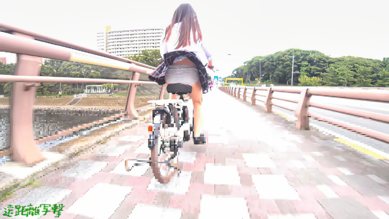 自転車ｐチラを写撃