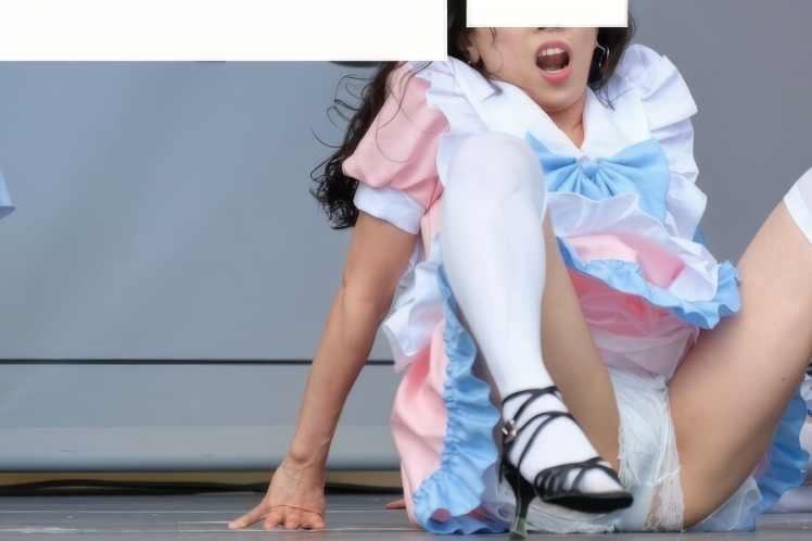 [8K→4K動画]ダンス女子19_3年ぶりの登場!_独特の魅力的激しいダンス[縦撮り]